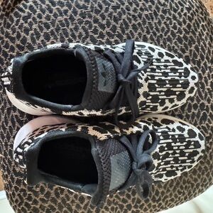Adidas Swift Run  Black and White Women’s Cheetah Sneakers size 6